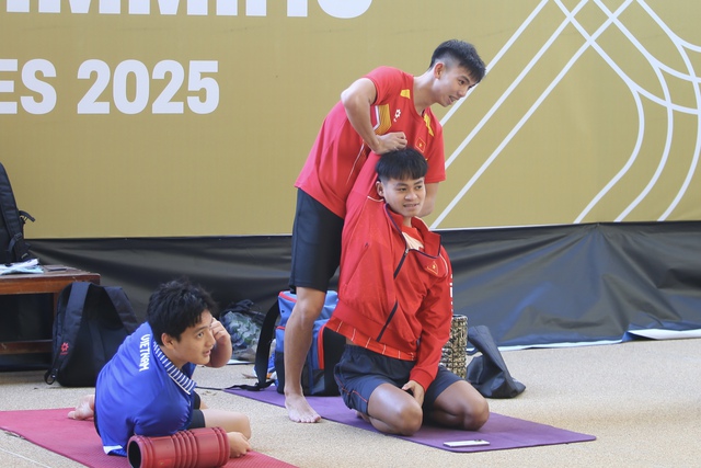 Bể bơi SEA Games chật chội trong ngày đầu kình ngư Việt Nam tập luyện, vì sao?- Ảnh 12.