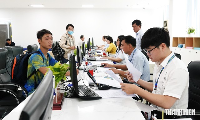 TP.HCM điều động công chức quy mô lớn - Ảnh 1.