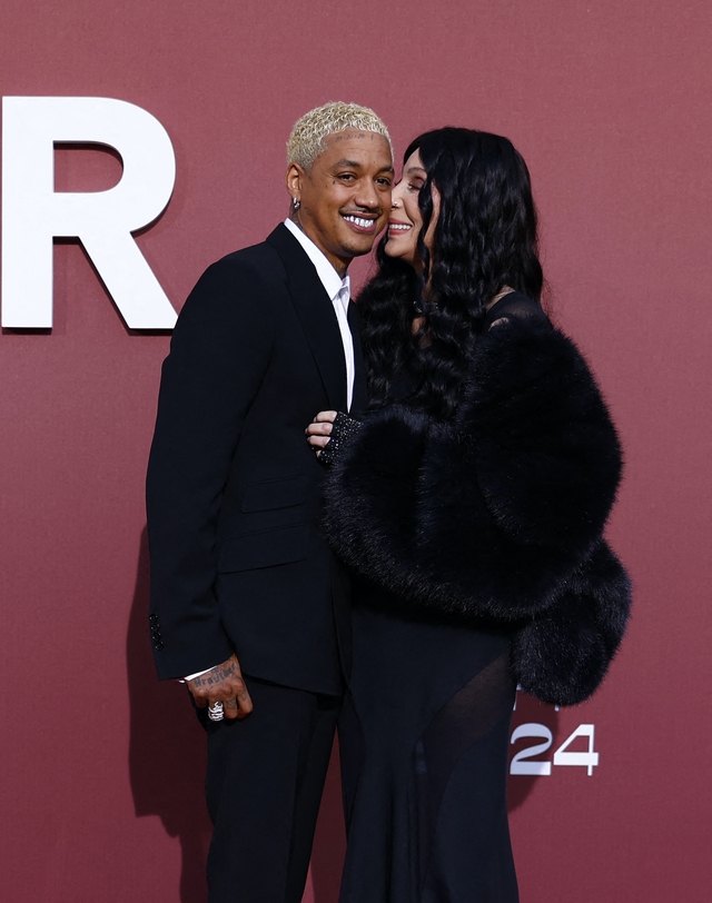 Danh ca Cher sắp kết hôn với bạn trai kém 40 tuổi? - Ảnh 4.