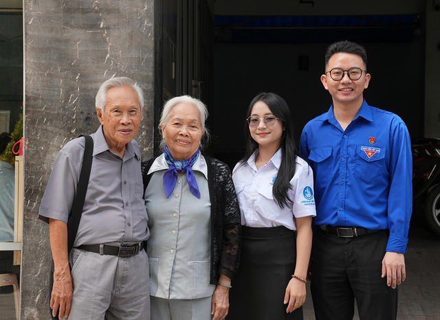 Chuyện tình đẹp từ trong bom đạn và bài học về tình yêu gắn với lý tưởng - Ảnh 2.