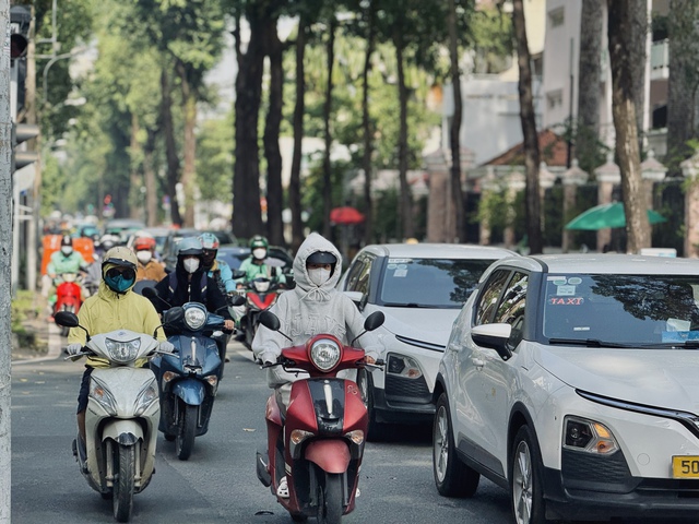 Sáng nay, thời tiết TP.HCM se lạnh - Ảnh 1.