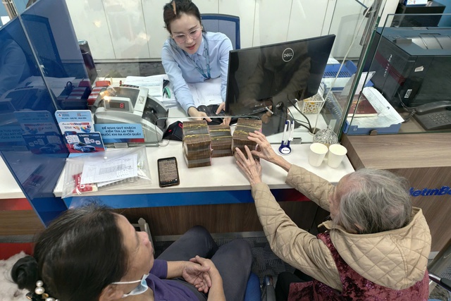 Chi tiền bồi thường hỗ trợ cho người dân thuộc dự án quảng trường cạnh hồ Gươm - Ảnh 2.