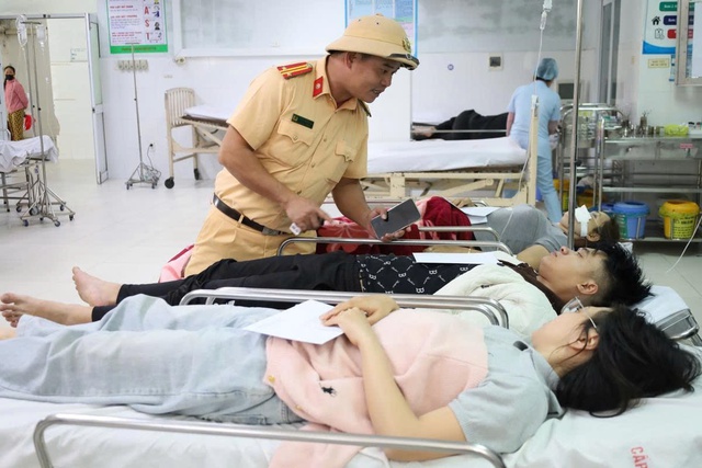 Tai nạn trên cao tốc Đà Nẵng – Quảng Ngãi:Cả gia đình gặp nạn sau đám cưới- Ảnh 1. Tai nạn trên cao tốc Đà Nẵng – Quảng Ngãi:Cả gia đình gặp nạn sau đám cưới- Ảnh 1.