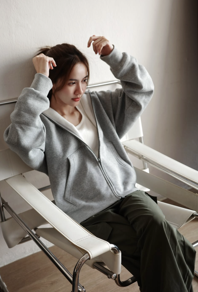Thỏai mái xuống phố với áo khoác hoodie mùa đông thời trang 24 / 7 - Ảnh 9. Thỏai mái xuống phố với áo khoác hoodie mùa đông thời trang 24 / 7 - Ảnh 9.