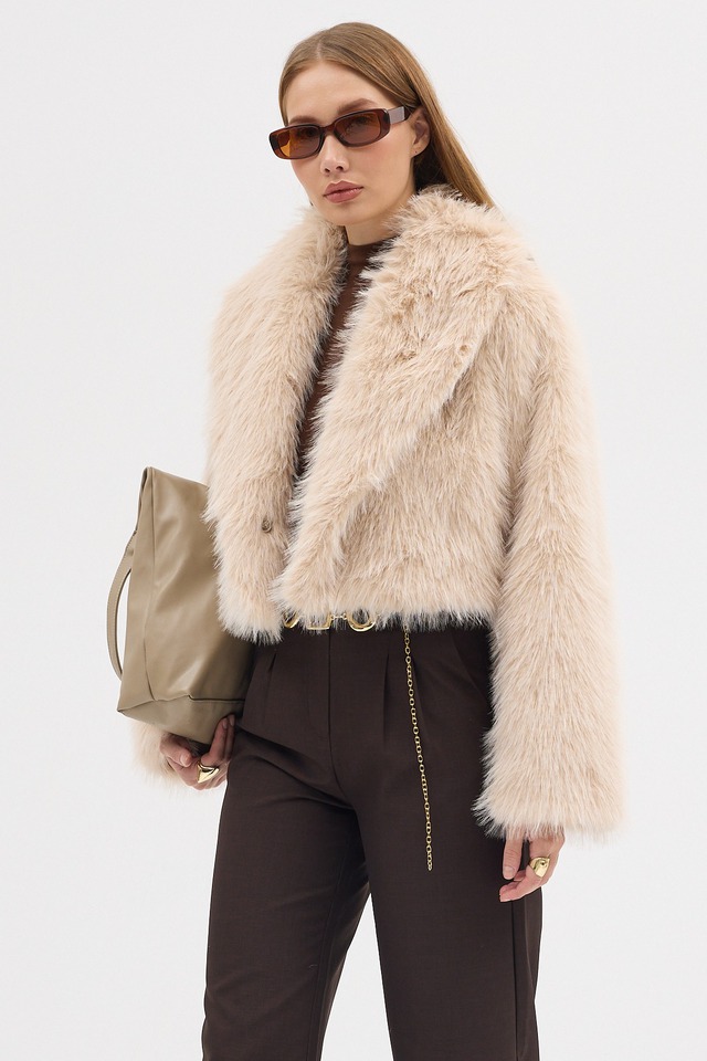 Không lo lạnh mà vẫn sành điệu với những bản phối áo khoác ngày đông- Ảnh 2. Không lo lạnh mà vẫn sành điệu với những bản phối áo khoác ngày đông- Ảnh 2.