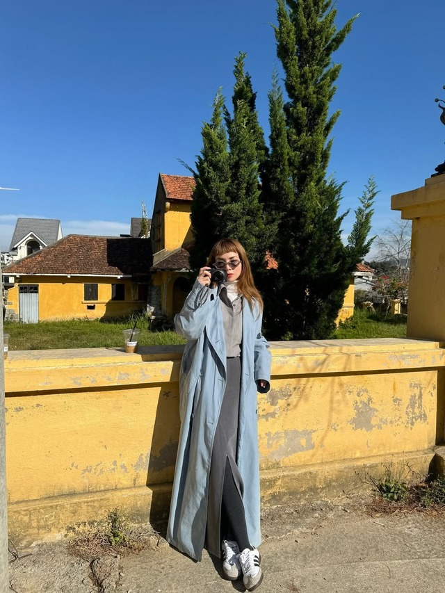 Không lo lạnh mà vẫn sành điệu với những bản phối áo khoác ngày đông- Ảnh 4. Không lo lạnh mà vẫn sành điệu với những bản phối áo khoác ngày đông- Ảnh 4.