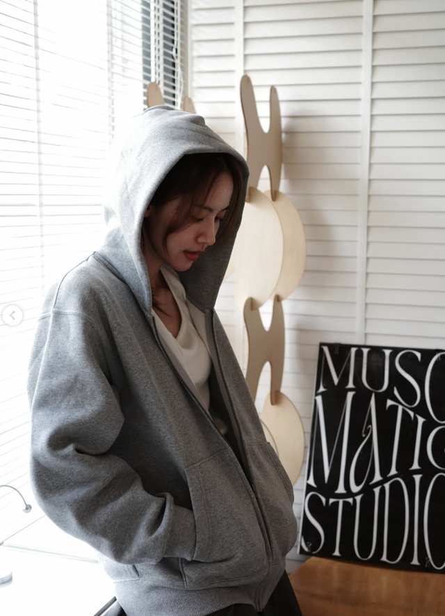 Thỏai mái xuống phố với áo khoác hoodie mùa đông thời trang 24 / 7 - Ảnh 10. Thỏai mái xuống phố với áo khoác hoodie mùa đông thời trang 24 / 7 - Ảnh 10.