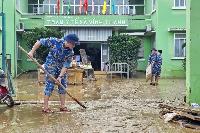 Ngành y tế Trong lũ: Cuộc chiến không ngừng nghỉ giữa thiên tai tại miền Trung - Ảnh 3. Ngành y tế Trong lũ: Cuộc chiến không ngừng nghỉ giữa thiên tai tại miền Trung - Ảnh 3.