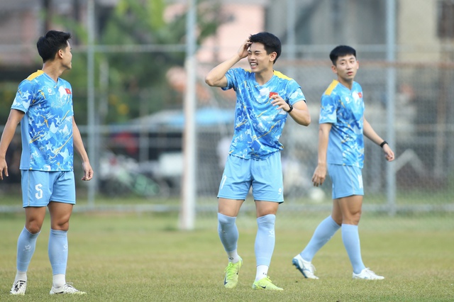 Hài hước: Ngôi sao U.23 Việt Nam 'gian lận' bất thành, đồng đội hết sức ‘tức giận’- Ảnh 4. Hài hước: Ngôi sao U.23 Việt Nam 'gian lận' bất thành, đồng đội hết sức ‘tức giận’- Ảnh 4.