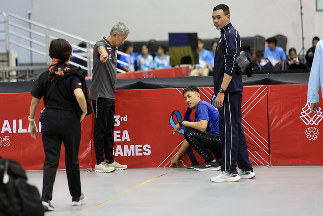 Sân thi đấu chưa hoàn thiện, đội teqball Việt Nam phải 'tập chay' ở ngoài- Ảnh 10. Sân thi đấu chưa hoàn thiện, đội teqball Việt Nam phải 'tập chay' ở ngoài- Ảnh 10.