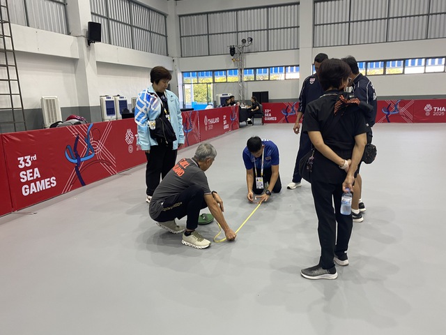 Sân thi đấu chưa hoàn thiện, đội teqball Việt Nam phải 'tập chay' ở ngoài- Ảnh 11. Sân thi đấu chưa hoàn thiện, đội teqball Việt Nam phải 'tập chay' ở ngoài- Ảnh 11.