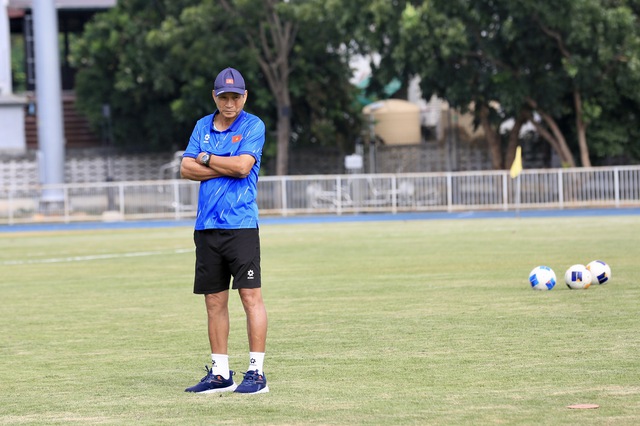 HLV Mai Đức Chung: ‘Đội tuyển nữ Việt Nam sẽ thắng Myanmar bằng tất cả những gì có thể'- Ảnh 1. HLV Mai Đức Chung: ‘Đội tuyển nữ Việt Nam sẽ thắng Myanmar bằng tất cả những gì có thể'- Ảnh 1.