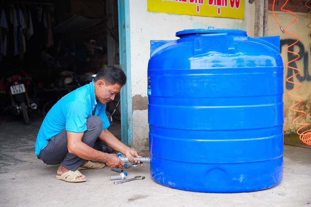 Mùa khô năm nay, gia đình anh Sơn So sẽ không còn thiếu nước ngọt cho sinh hoạt nữa