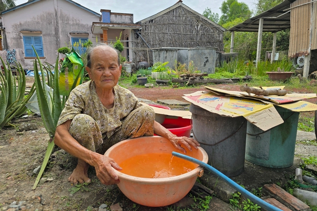 Long An có nơi đang thiếu nước ngọt sinh hoạt trầm trọng- Ảnh 1.