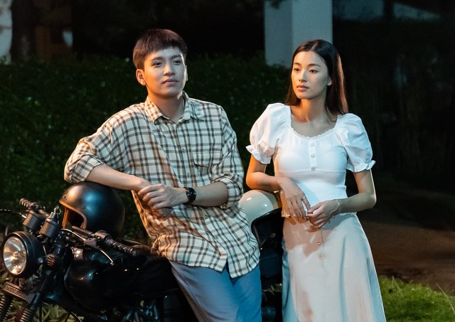 Showbiz 11.2: Bạch Công Khanh vướng ‘lưới tình’ với ‘nàng thơ’, phim Thu Trang vượt 150 tỉ- Ảnh 1.