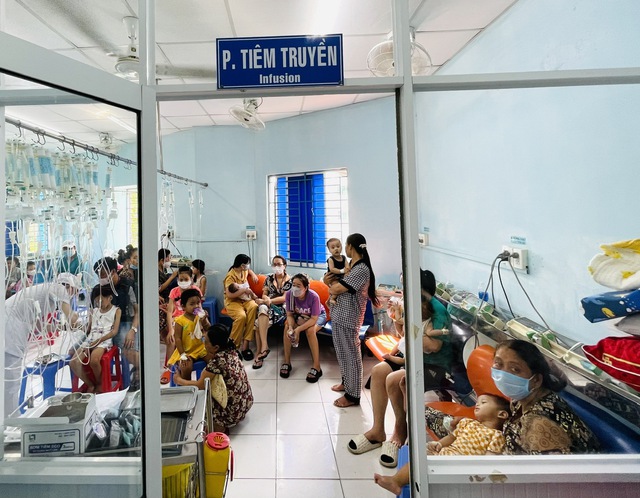 TP.HCM đã có hơn 100.000 ca bệnh viêm hô hấp cấp- Ảnh 1. TP.HCM đã có hơn 100.000 ca bệnh viêm hô hấp cấp- Ảnh 1.