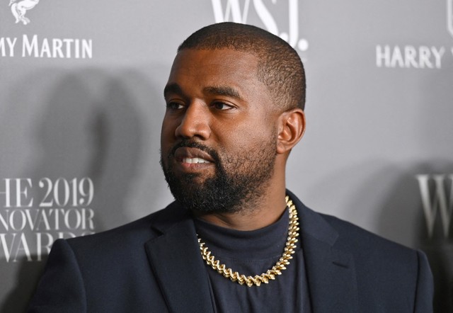 Kanye West bị lên án vì bán áo thun in chữ 'vạn'- Ảnh 1.