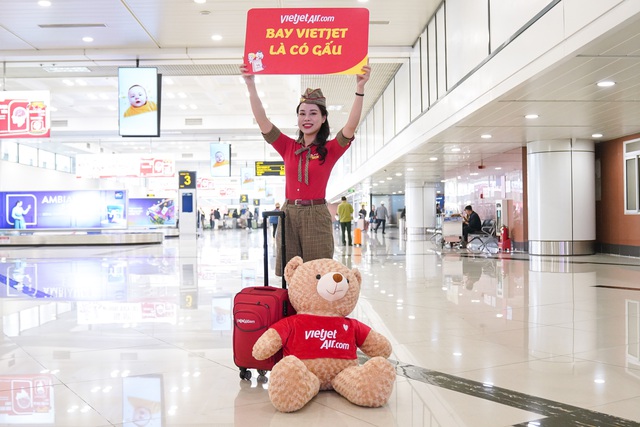 Phi hành đoàn gấu mang Valentine ngọt ngào đến với hành khách bay cùng Vietjet- Ảnh 1.