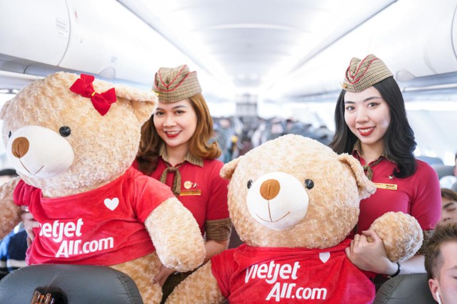 Phi hành đoàn gấu mang Valentine ngọt ngào đến với hành khách bay cùng Vietjet- Ảnh 11.