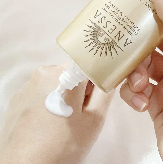 Top 10 kem chống nắng kiềm dầu nâng tone trắng hồng tự nhiên như dùng cushion- Ảnh 10.