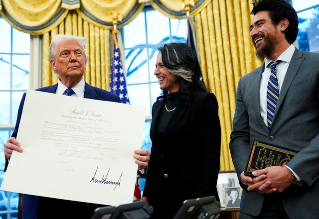 Đề cử Giám đốc Tình báo quốc gia Mỹ được thông qua, thêm chiến thắng cho ông Trump- Ảnh 1. Đề cử Giám đốc Tình báo quốc gia Mỹ được thông qua, thêm chiến thắng cho ông Trump- Ảnh 1.