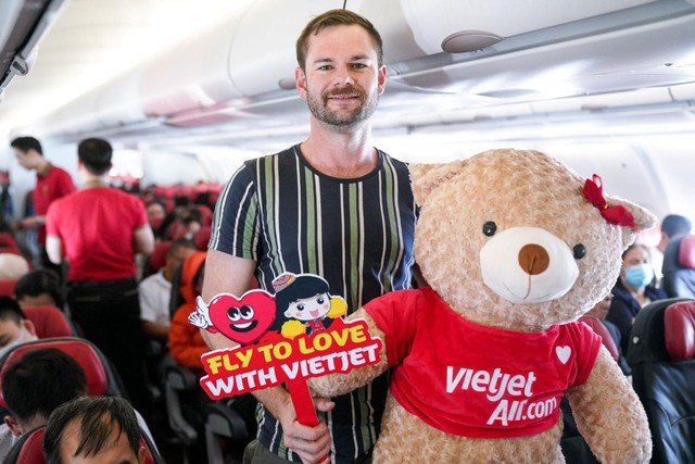 Phi hành đoàn gấu mang Valentine ngọt ngào đến với hành khách bay cùng Vietjet- Ảnh 5.