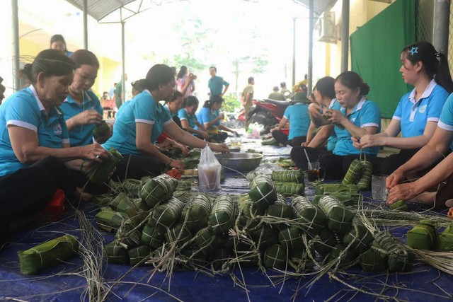 Cần Thơ: Đòn bánh tét nghĩa tình tặng tân binh lên đường nhập ngũ- Ảnh 2.