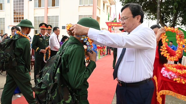 Cần Thơ: Đòn bánh tét nghĩa tình tặng tân binh lên đường nhập ngũ- Ảnh 5.