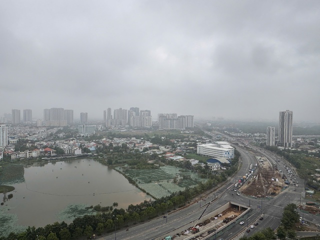 TP.HCM se lạnh, sương mù nhẹ và mưa rào trong sáng ngày Valentine- Ảnh 2.