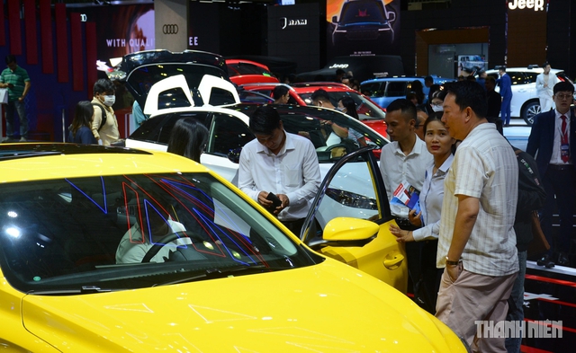 Thị trường ô tô tìm lại nhịp tăng trưởng, người Việt ngày càng chuộng xe điện, hybrid - Ảnh 2.