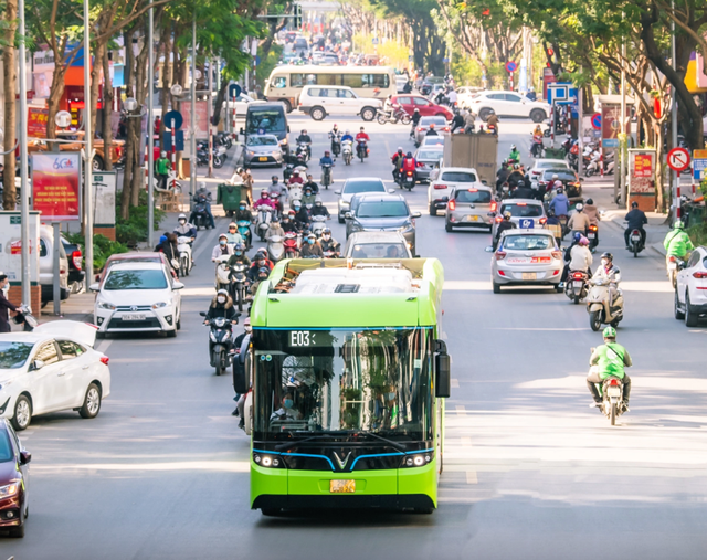 Chờ ngày xe buýt điện 'lên ngôi' tại Hà Nội- Ảnh 2.