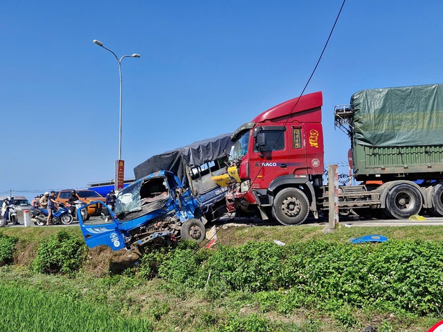 Quảng Nam: Tai nạn liên hoàn trên QL1, ùn tắc gần 2 km- Ảnh 1.