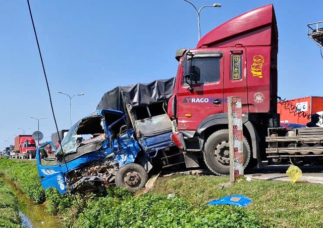 Quảng Nam: Tai nạn liên hoàn trên QL1, ùn tắc gần 2 km- Ảnh 4.