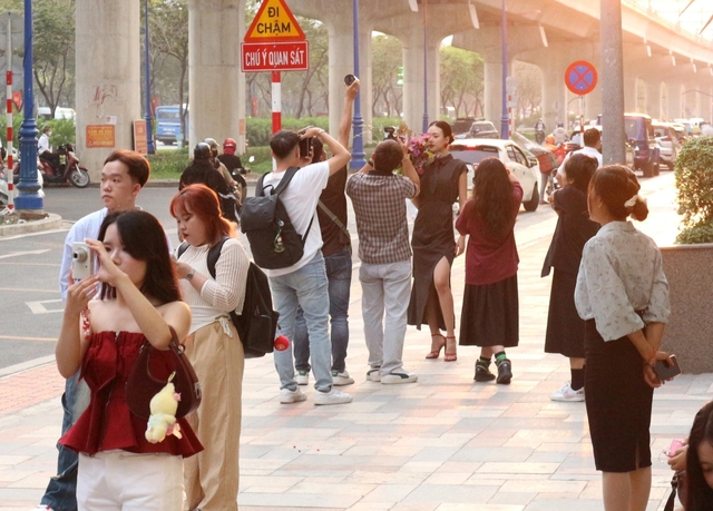 Rủ nhau đi 'săn' ảnh hoàng hôn tuyệt đẹp ga metro An Phú- Ảnh 5.