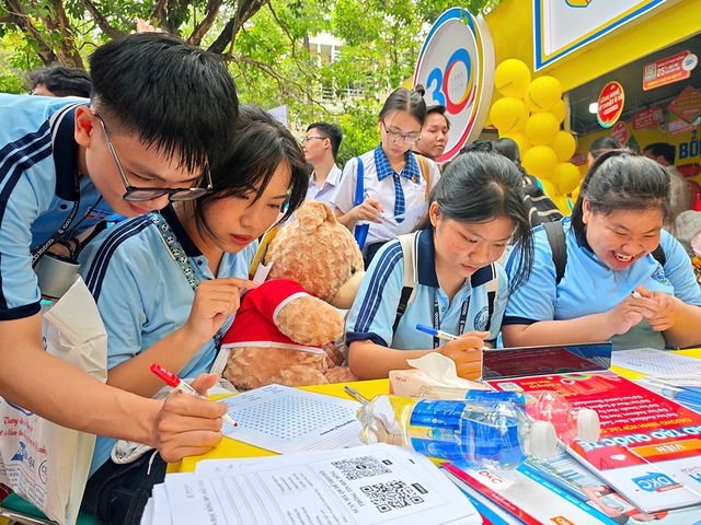 Tuyển sinh 2025: Sẽ không còn xét tuyển sớm, quy định mới về điểm ưu tiên - Ảnh 2.