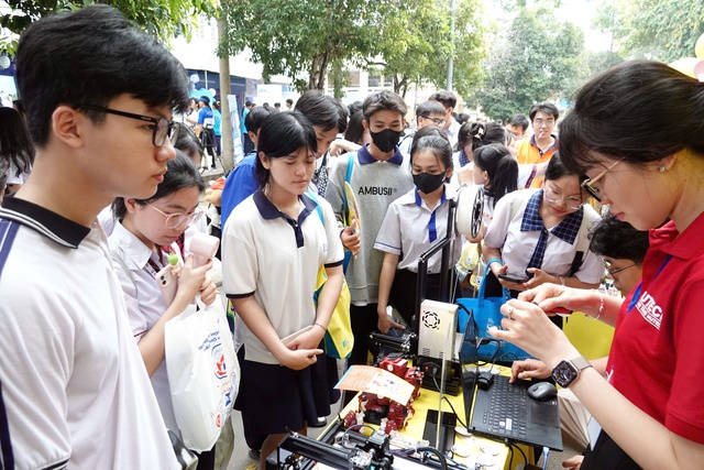 Ngày mai, Tư vấn mùa thi tại Bình Dương với nhiều hoạt động mới mẻ - Ảnh 1.