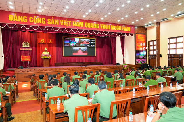 13 lãnh đạo, chỉ huy thuộc Công an tỉnh Hậu Giang xin nghỉ hưu trước tuổi- Ảnh 2.