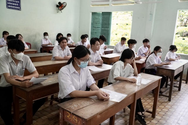 Khánh Hòa: Yêu cầu giáo viên dừng dạy thêm, học thêm chờ tỉnh ban hành quy định- Ảnh 1.