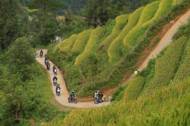 Mù Cang Chải thu hút đông đảo những tín đồ đam mê tốc độ