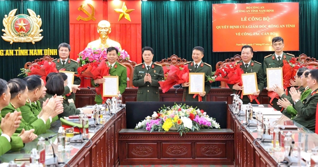 Nam Định: 13 l&atilde;nh đạo c&ocirc;ng an xin nghỉ hưu trước tuổi- Ảnh 1.