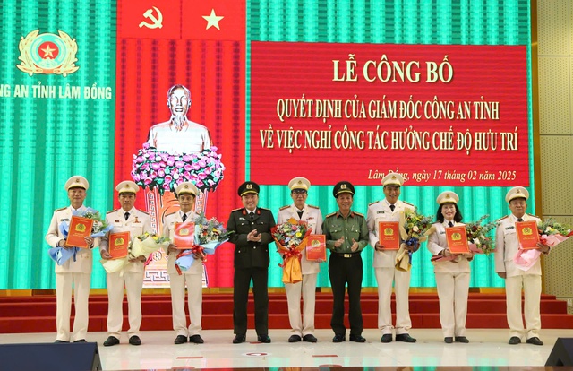 Nhiều lãnh đạo, chỉ huy thuộc Công an Lâm Đồng xin nghỉ hưu trước tuổi- Ảnh 2.
