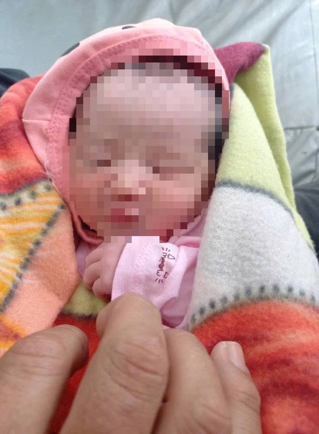 Quảng B&igrave;nh: T&igrave;m người th&acirc;n của b&eacute; g&aacute;i sơ sinh bị bỏ rơi b&ecirc;n đường- Ảnh 1.