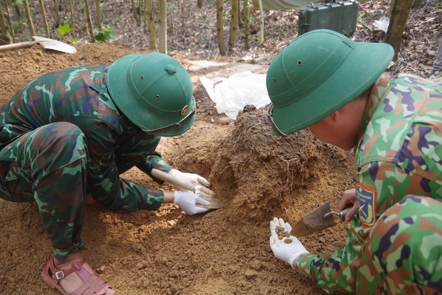 Quảng Trị: Phát hiện 3 hài cốt liệt sĩ trong vườn nhà dân ở làng Câu Nhi- Ảnh 1.