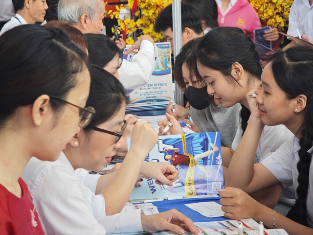 Siết dạy thêm, học thêm: Cơ hội thúc đẩy tinh thần tự học- Ảnh 1.