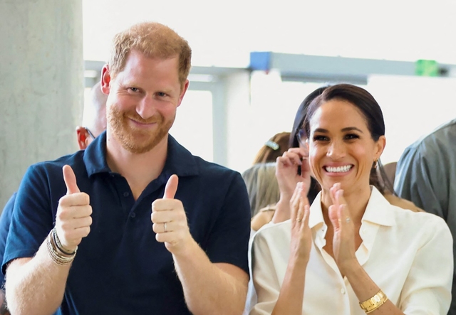 Meghan Markle và Hoàng tử Harry 'sẵn sàng khởi kiện Donald Trump'- Ảnh 1.