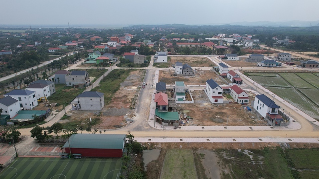 Biệt thự trong làng tái định cư cao tốc: 'Đâu cũng là đất quê hương mình'- Ảnh 5.