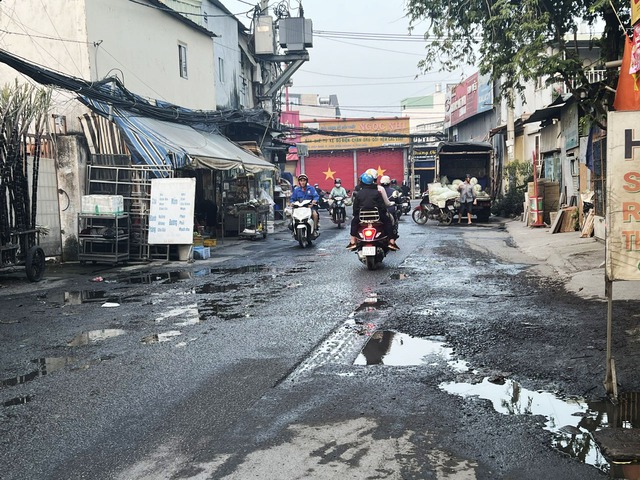 Đường xuống cấp, đi lại khó khăn- Ảnh 1.