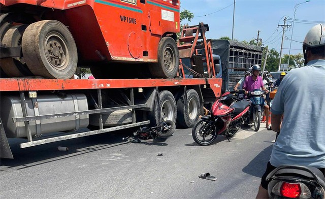 Trên đường đi học về, một học sinh lớp 9 bị xe tải cuốn vào gầm- Ảnh 1.