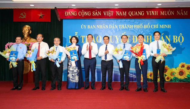 TP.HCM bổ nhiệm 45 giám đốc, phó giám đốc sở mới thành lập, sắp xếp lại- Ảnh 1.