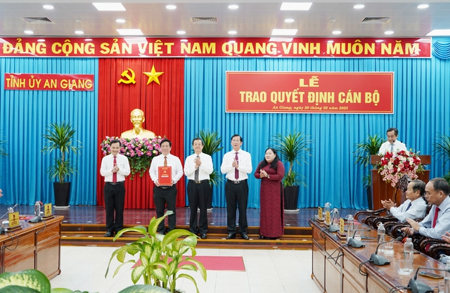 An Giang: Tinh gọn bộ máy, trao quyết định điều động, chỉ định 25 cán bộ- Ảnh 2.